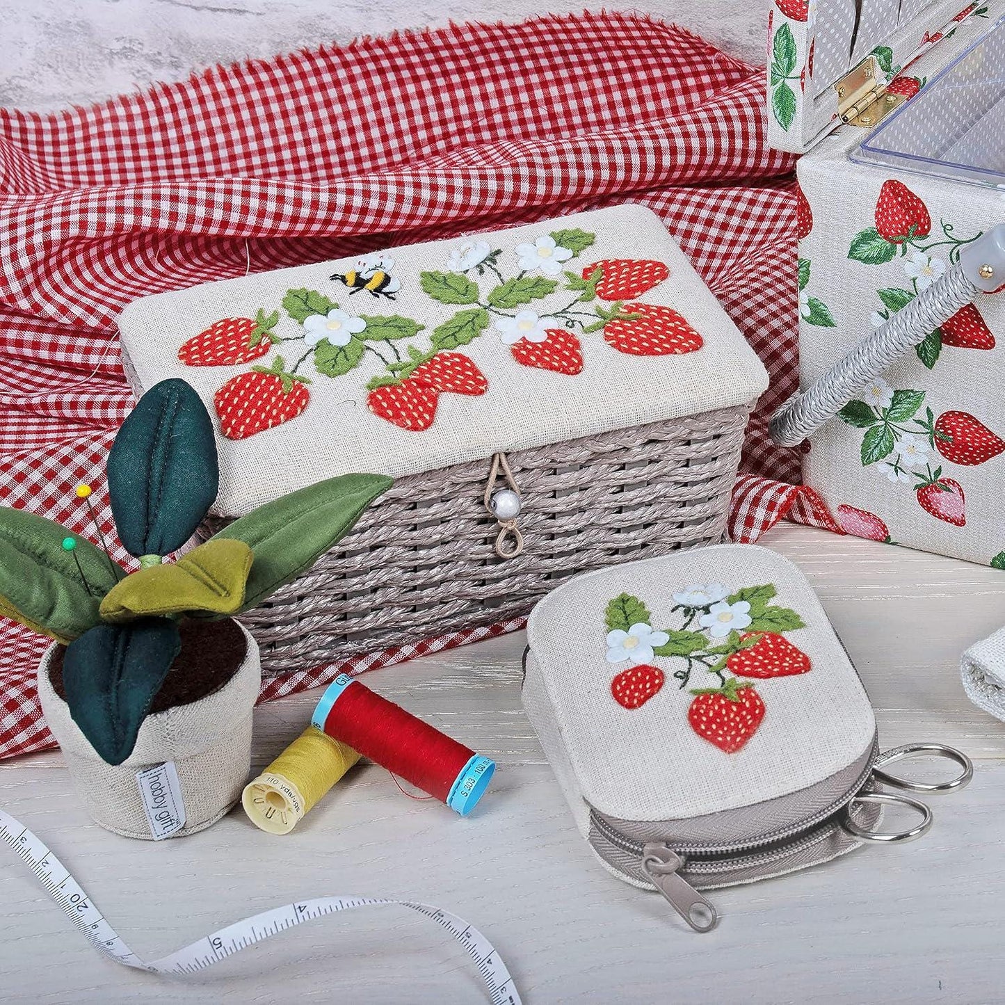 Hobby Gift Sewing Box (S) Wicker Basket with Appliqué Design: Strawberry Greenhouse