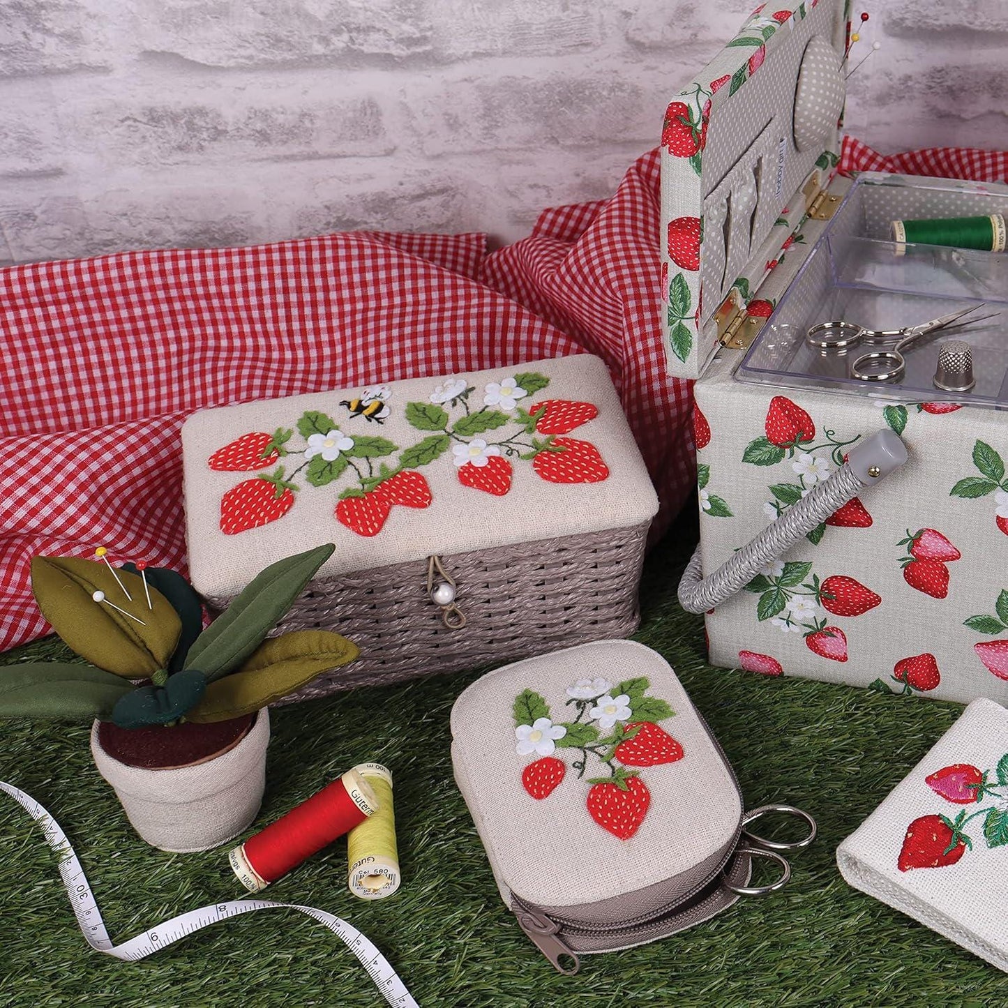 Hobby Gift Sewing Box (S) Wicker Basket with Appliqué Design: Strawberry Greenhouse